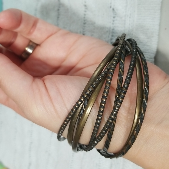 5/$25🌴Pewter Colored Textured Attached 9 Bangle Bracelet Set - Picture 2 of 3